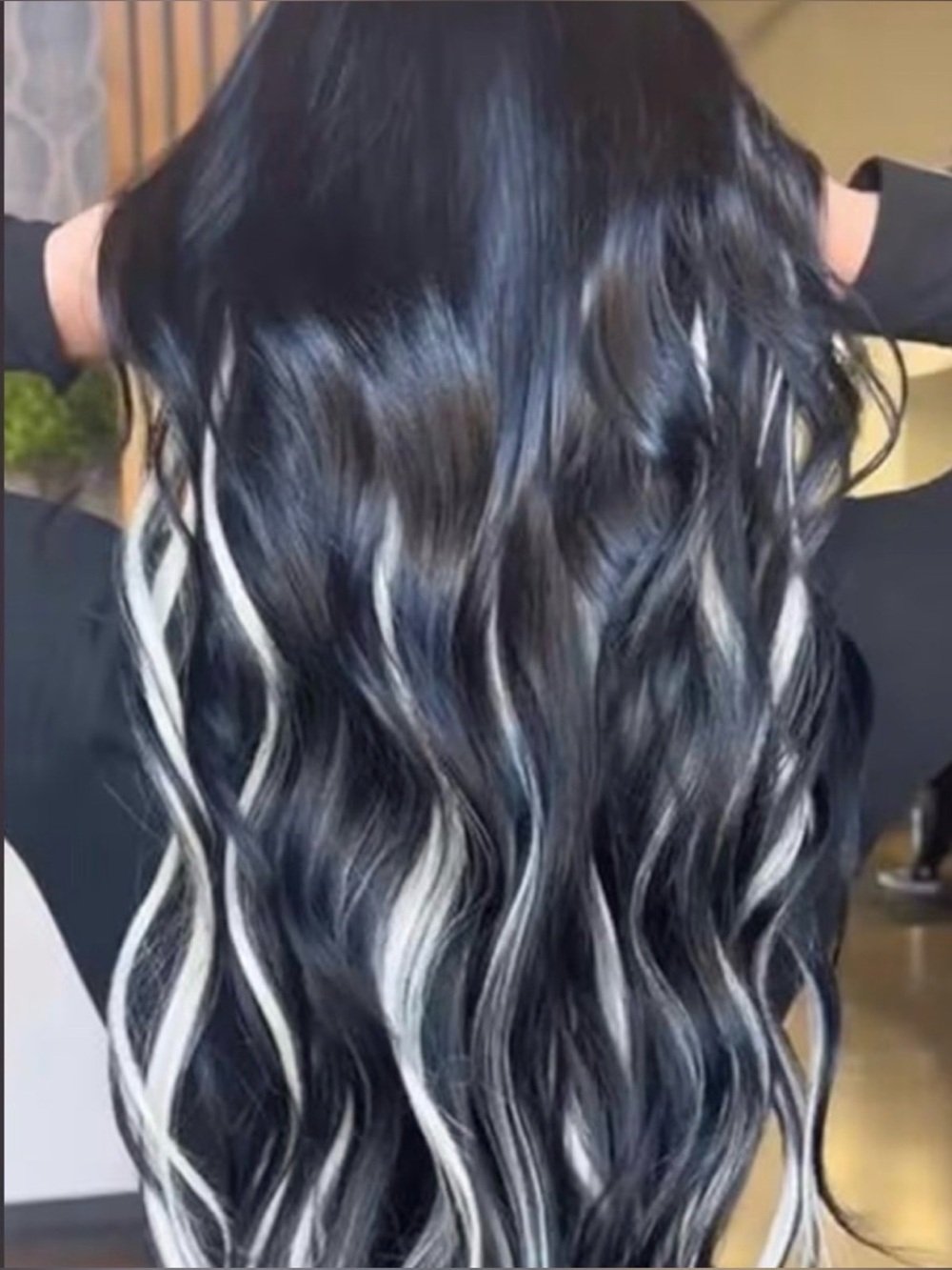 💞 New 6 Pack of 22” White Synthetic Clip In Hair Extensions